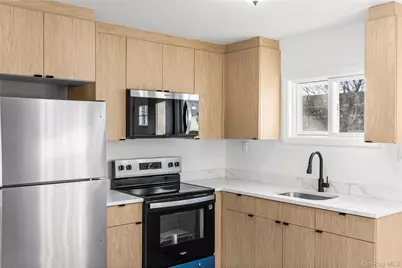 818 Meade Avenue, Bellport, NY 11713 - Photo 16