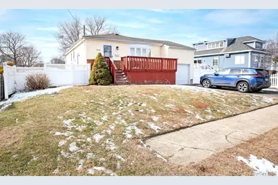 385 Beacon Avenue, Lindenhurst, NY 11757 - Photo 2