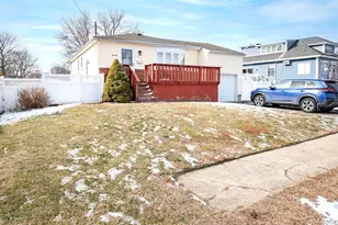 385 Beacon Ave, Lindenhurst, NY 11757 - Photo 2