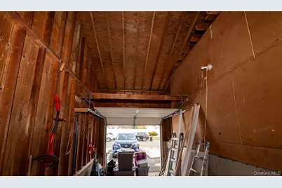 385 Beacon Avenue, Lindenhurst, NY 11757 - Photo 22