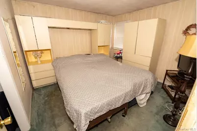 385 Beacon Avenue, Lindenhurst, NY 11757 - Photo 12