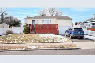 385 Beacon Avenue, Lindenhurst, NY 11757 - Photo 1