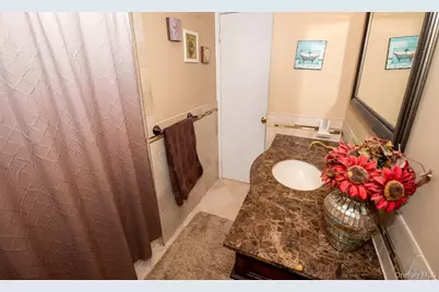 385 Beacon Avenue, Lindenhurst, NY 11757 - Photo 8