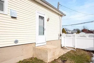 385 Beacon Ave, Lindenhurst, NY 11757 - Photo 20