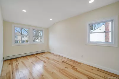 131 Belle Avenue, Ronkonkoma, NY 11779 - Photo 10
