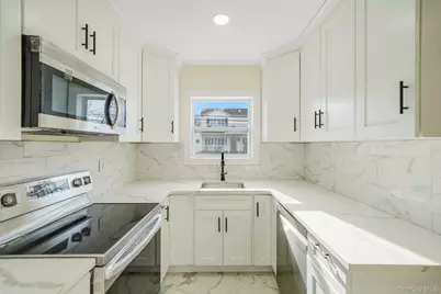 131 Belle Avenue, Ronkonkoma, NY 11779 - Photo 2