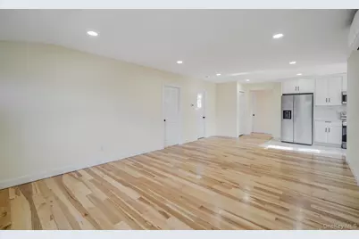 131 Belle Avenue, Ronkonkoma, NY 11779 - Photo 6