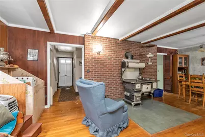 27 Deepdale Parkway, Roslyn Heights, NY 11577 - Photo 12