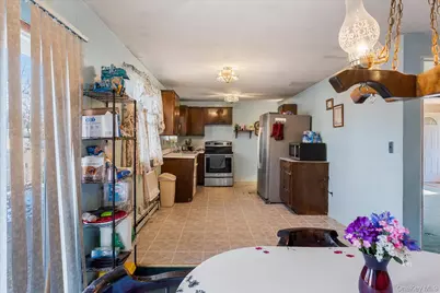 9 W 8th Street, Ronkonkoma, NY 11779 - Photo 6