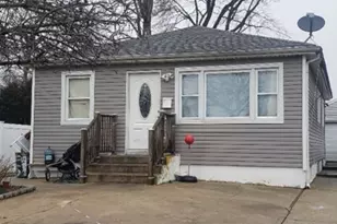 5 Campion St, Brentwood, NY 11717 - Photo 2