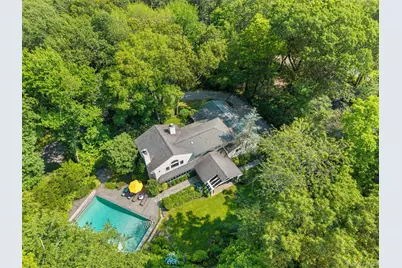 110 Round Hill Road, Scarsdale, NY 10583 - Photo 2