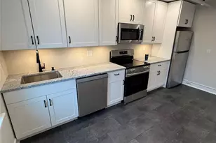 127 South St, Oyster Bay, NY 11771 - Photo 2