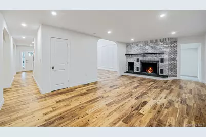 6 Connetquot Drive, Oakdale, NY 11769 - Photo 18