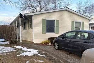 42 Village Cir S, Manorville, NY 11949 - Photo 2