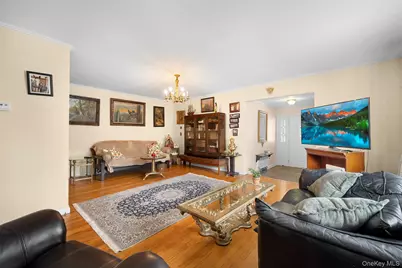 524 Livingston Street, Westbury, NY 11590 - Photo 4