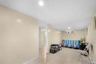 524 Livingston St, Westbury, NY 11590 - Photo 28