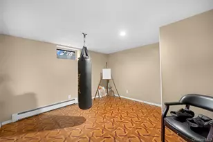 524 Livingston St, Westbury, NY 11590 - Photo 30