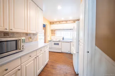 41 Foxhill Road, Valhalla, NY 10595 - Photo 12