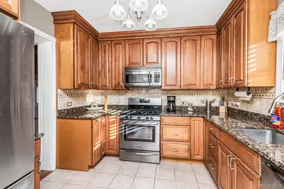 32 Glover Avenue, Yonkers, NY 10704 - Photo 4