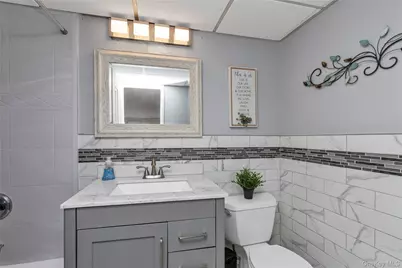 100 Clinton Avenue #4M, Mineola, NY 11501 - Photo 16