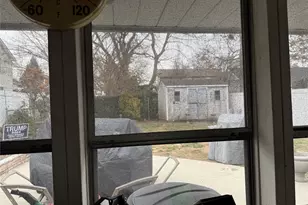 609 Hempstead Gardens Dr, West Hempstead, NY 11552 - Photo 2