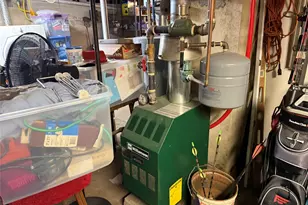 609 Hempstead Gardens Dr, West Hempstead, NY 11552 - Photo 10