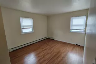 122 W 1st St, Deer Park, NY 11729 - Photo 8