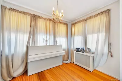 218 Woodlawn Road, West Hempstead, NY 11552 - Photo 8