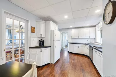 218 Woodlawn Road, West Hempstead, NY 11552 - Photo 12