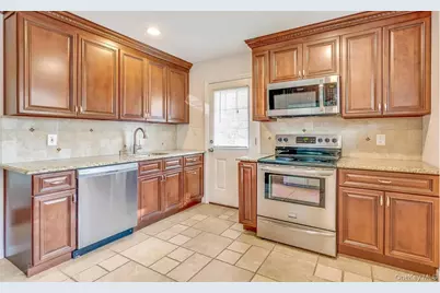 6 Arizona Avenue, Syosset, NY 11791 - Photo 6