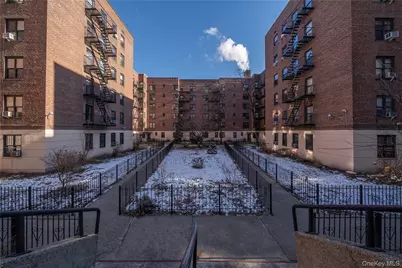 245 Bennett Avenue #1A, New York, NY 10040 - Photo 22