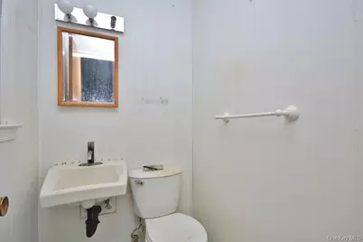 887 Stockton Road, Valley Cottage, NY 10989 - Photo 18