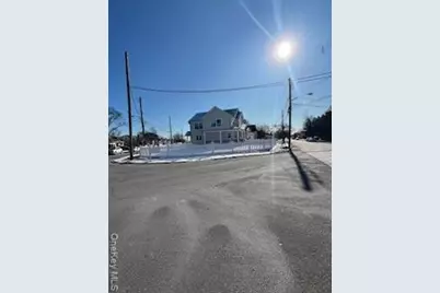 403 S Bayview Avenue, Freeport, NY 11520 - Photo 2