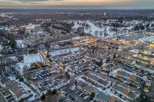 84 Aspen Dr W, Woodbury, NY 11797 - Photo 34