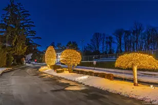 84 Aspen Dr W, Woodbury, NY 11797 - Photo 30