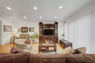 84 Aspen Dr W, Woodbury, NY 11797 - Photo 10