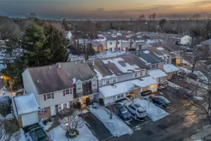 84 Aspen Dr W, Woodbury, NY 11797 - Photo 32