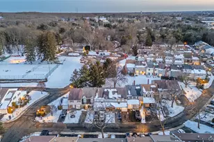 84 Aspen Dr W, Woodbury, NY 11797 - Photo 34