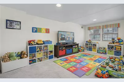 84 Aspen Drive W, Woodbury, NY 11797 - Photo 6