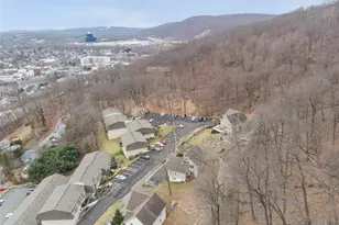 14 Pavilion Rd, Suffern, NY 10901 - Photo 2