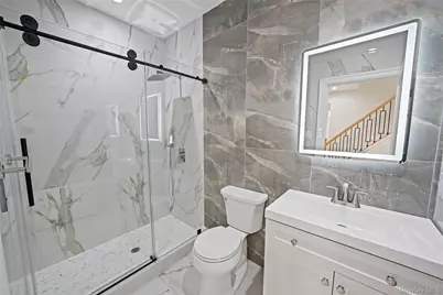 1025 Mirabelle Avenue, Westbury, NY 11590 - Photo 28