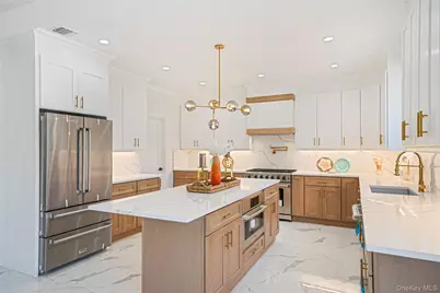 1025 Mirabelle Avenue, Westbury, NY 11590 - Photo 12