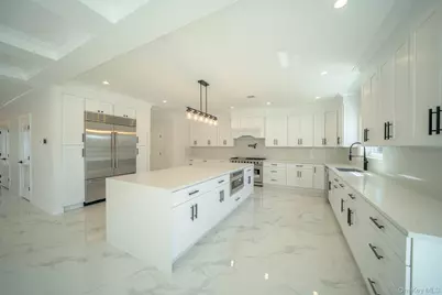 1025 Mirabelle Avenue, Westbury, NY 11590 - Photo 10