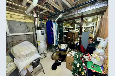 121 Wildwood Circle, Holtsville, NY 11742 - Photo 22