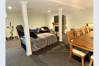 121 Wildwood Circle, Holtsville, NY 11742 - Photo 18