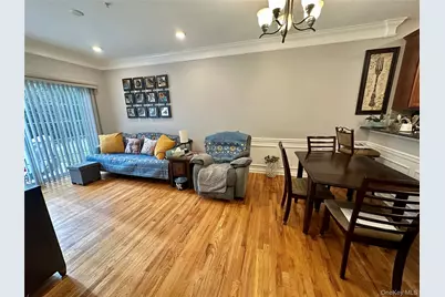 121 Wildwood Circle, Holtsville, NY 11742 - Photo 8