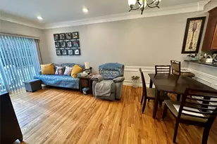 121 Wildwood Cir, Holtsville, NY 11742 - Photo 8