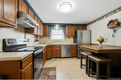 26 Charles Circle, Islip, NY 11751 - Photo 22