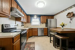 26 Charles Cir, Islip, NY 11751 - Photo 22