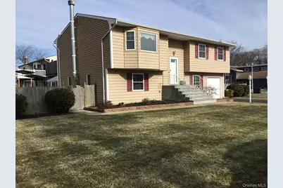 26 Charles Circle, Islip, NY 11751 - Photo 2